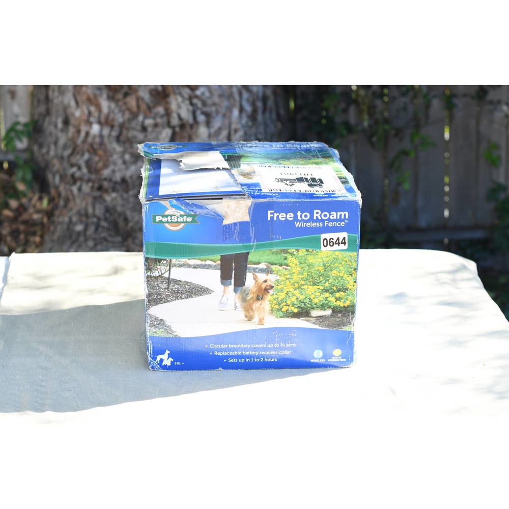 Petsafe Wireless Fence For Dogs & Cats Covers Up to 3/4 Acre for Pets 5 lb